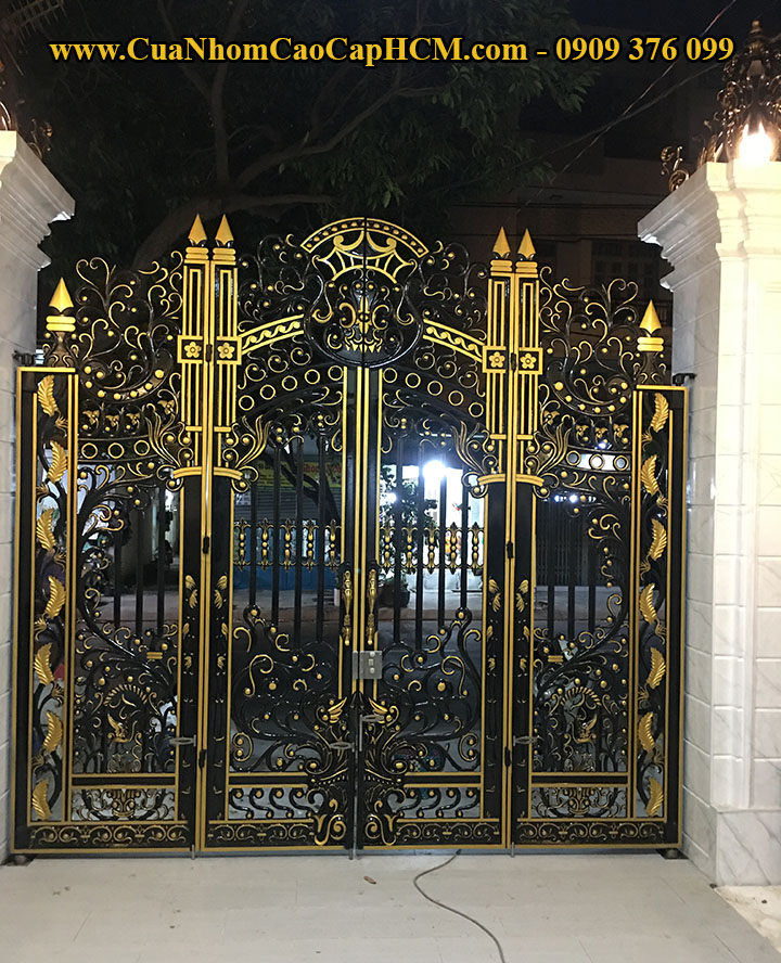 cổng nhôm đúc 4 cánh đơn giản tại quận Tân Phú