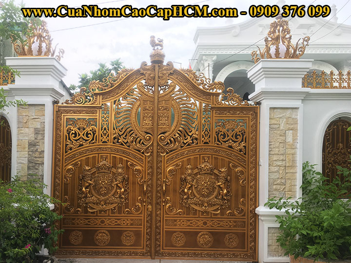 cổng nhôm đúc biệt thự cổ điển tại X. Phạm Văn Hai, H. Bình Chánh