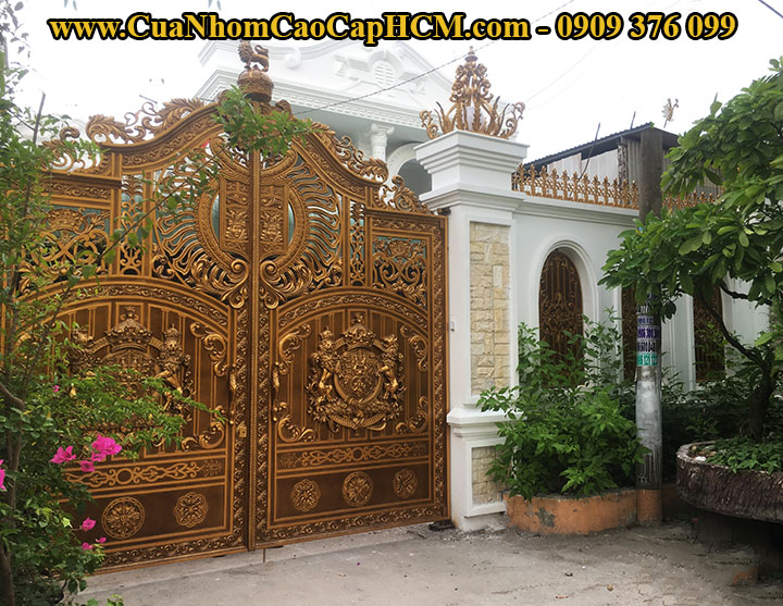 Cổng biệt thự cổ điển tại Bình Chánh