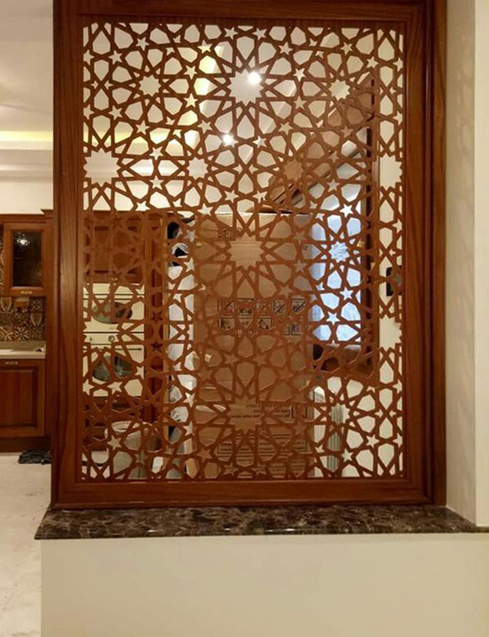 Mẫu vách ngăn phòng khách và phòng bếp, phòng thờ bằng gỗ công nghiệp đẹp