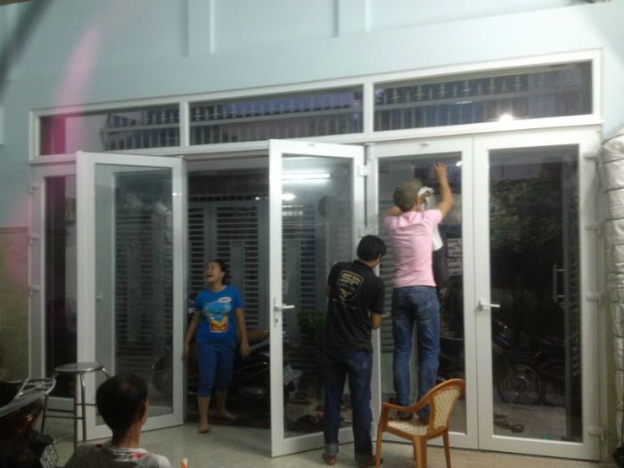 Cửa xếp trượt 6 cánh- Công trình cửa nhựa quận 3