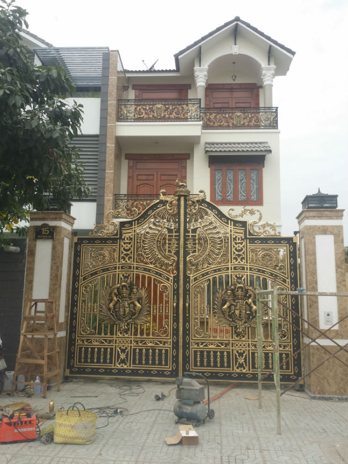 Công trình cổng hợp kim nhôm đúc đặc quận 9